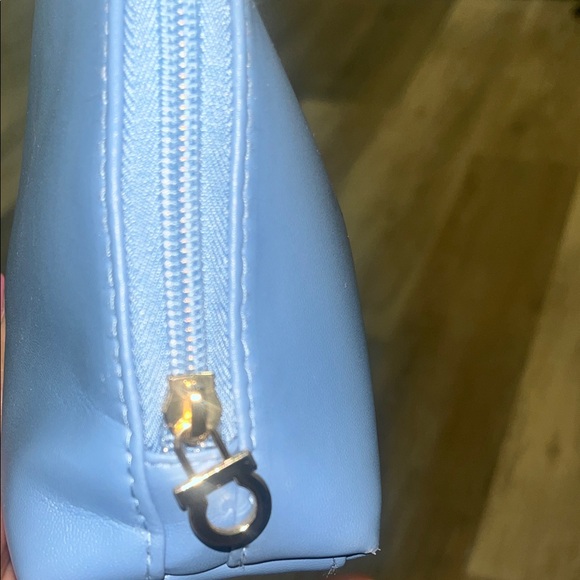 Ferragamo cosmetic pouch - Picture 5 of 10